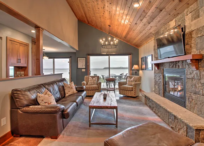 Pelican Lake Retreat W/ Fire Pit, Dock & Grill!