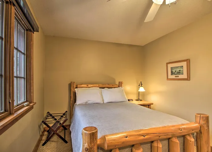 Pelican Lake Retreat W/ Fire Pit, Dock & Grill!